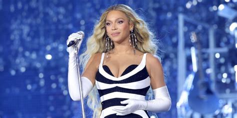 Beyonce poses NUDE with nothing but a sash